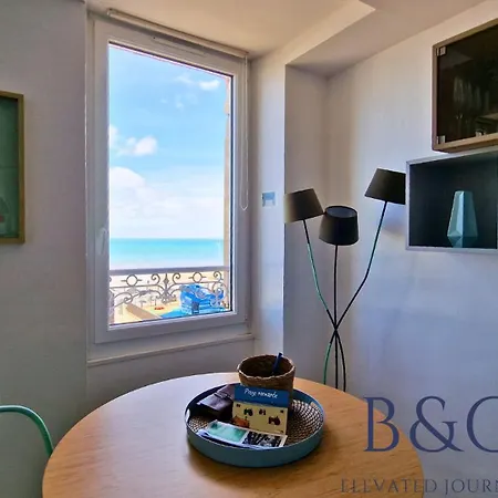 Escape With Sea View Ideal Location *