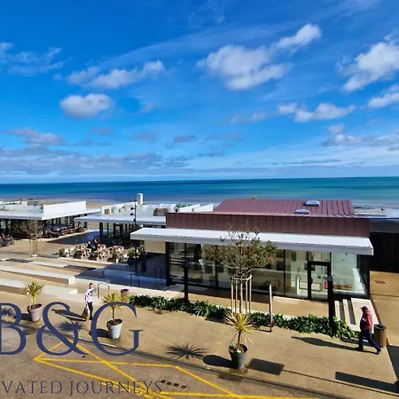 Escape With Sea View Ideal Location Lejlighed *