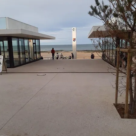 Escape With Sea View Ideal Location *