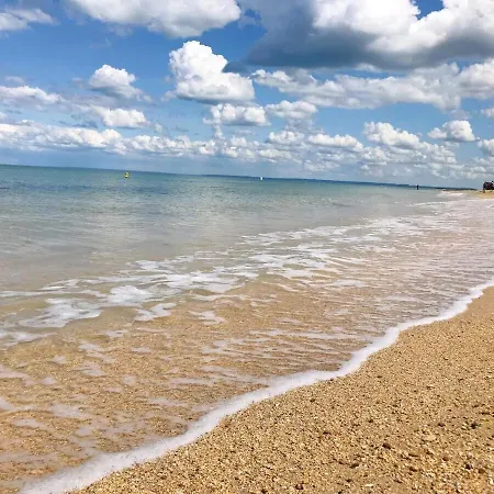 Escape With Sea View Ideal Location Lejlighed