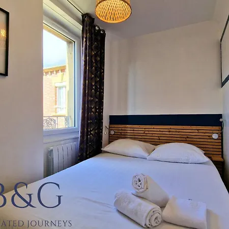 Escape With Sea View Ideal Location *